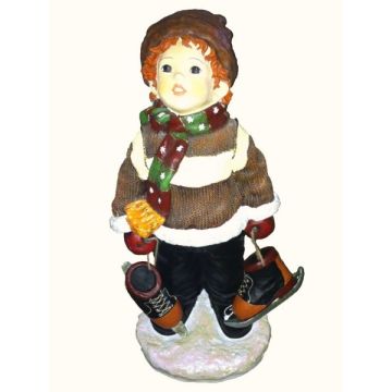 Winterjunge mit Schlittschuhen lebensgroß