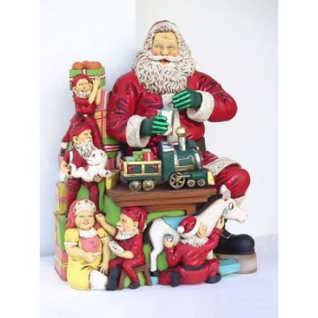Weihnachtsmann beim Basteln lebensgroß