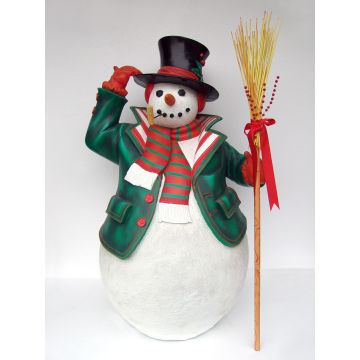 großer Schneemann mit Hut und Besen lebensgroß